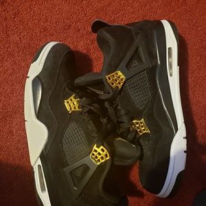 Air Jordan 4 royalty